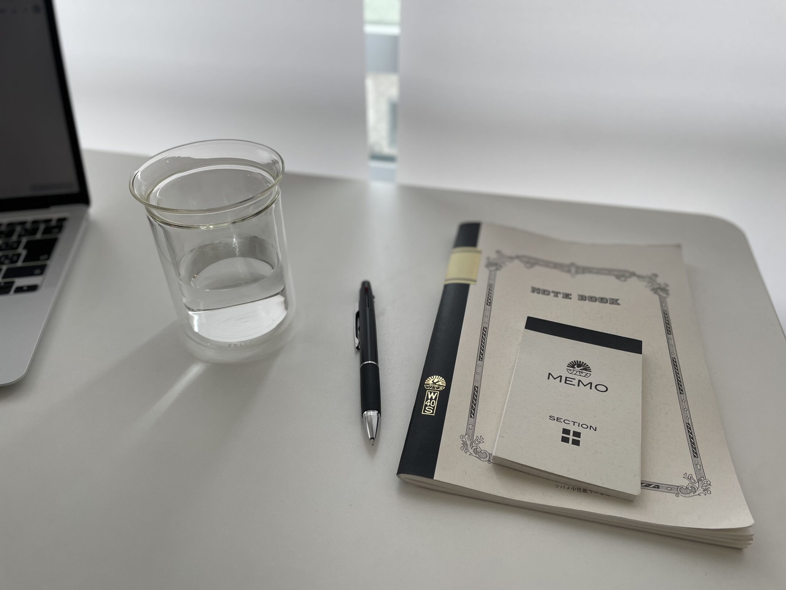 ノート　メモ帳　ペン　グラス　MacBook M1
